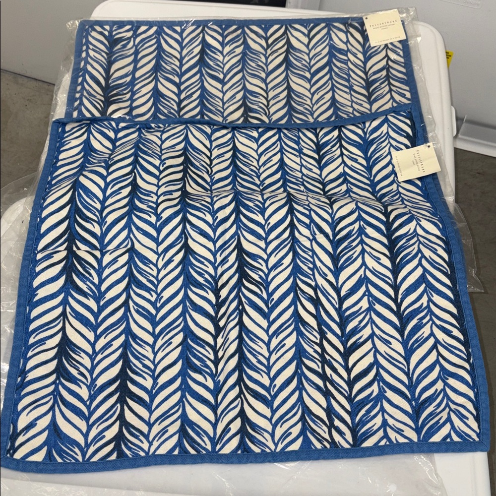 NEW Pottery Barn 2 Blue and White Leaf-Print Cushion Linen Pillow Cover 20 x 20